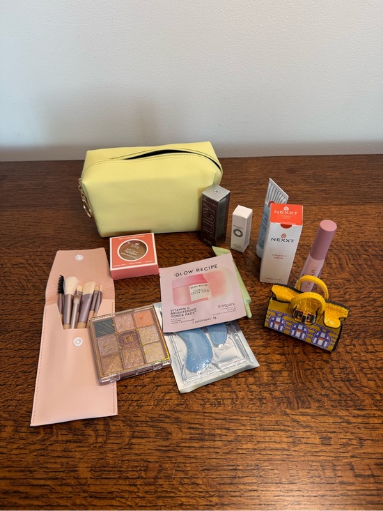Source Unknown Handbags - Make-Up Bag Stuffed/Pregnant with Beauty Items